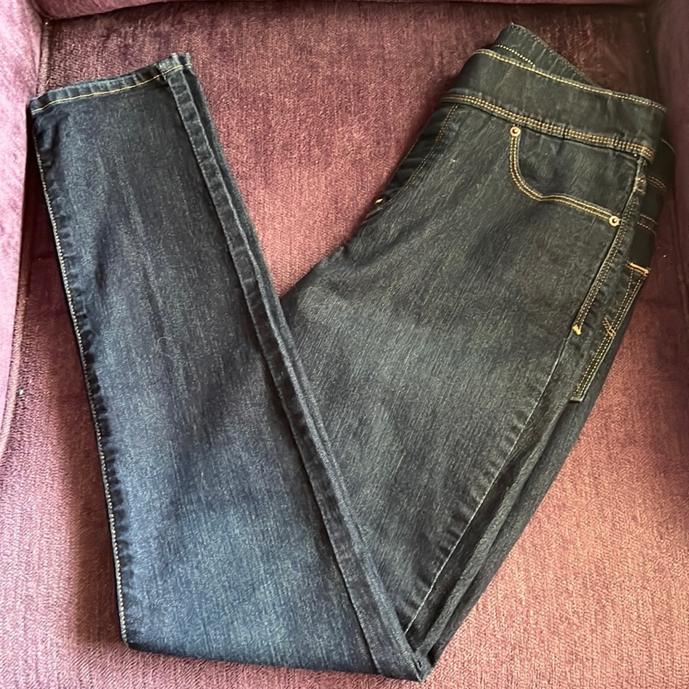 Size 6 Levi’s Dark Wash Jeggings